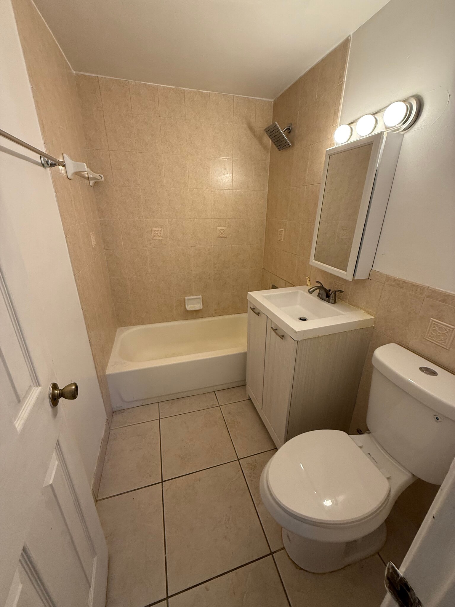 Building Photo - 1539 Magnolia Dr