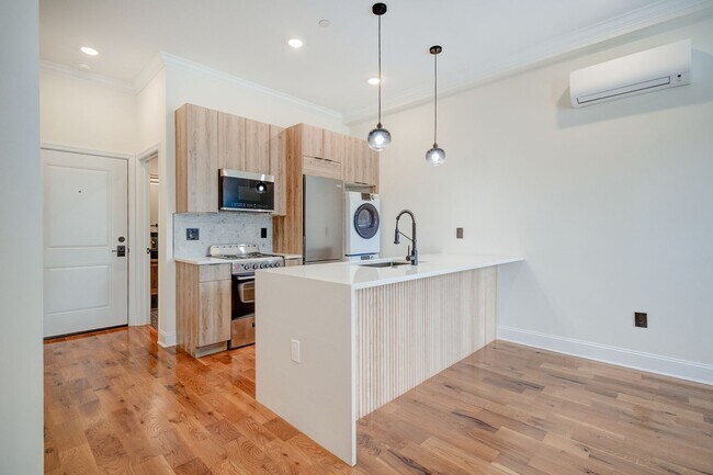 Primary Photo - 2841 W Diamond St