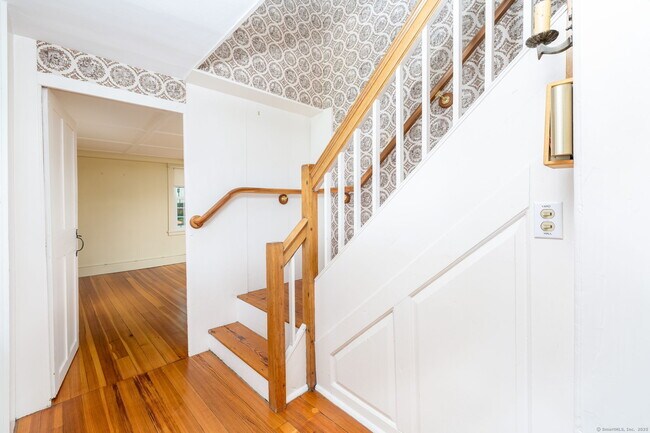 Building Photo - 73 Westledge Rd