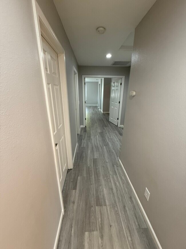 Building Photo - 94 Venus Court