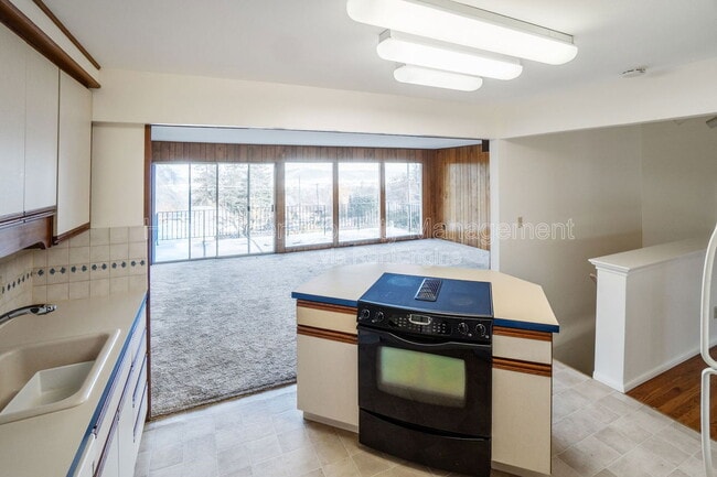 Building Photo - 3523 E 18th Ave