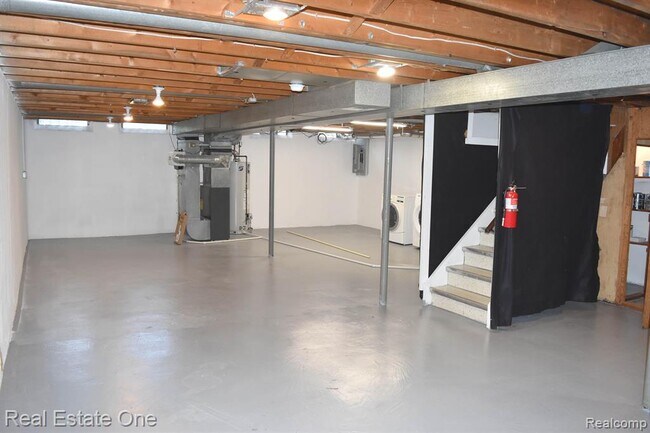 Building Photo - 607 Cherry Ave