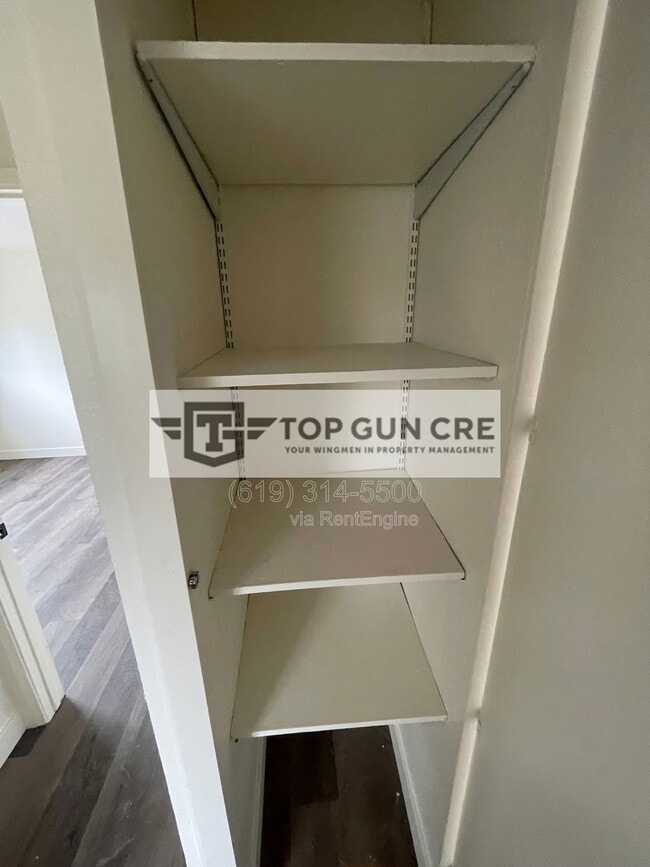 Building Photo - 220 E Park Ave