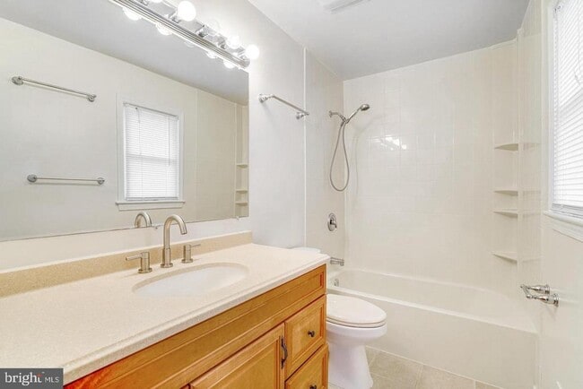 Building Photo - 9821 Hampton Ln