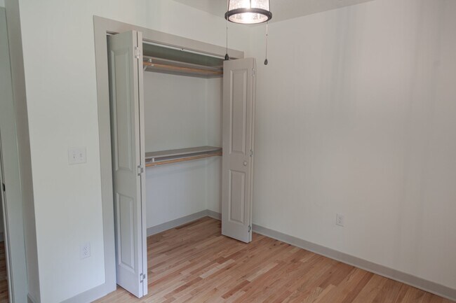 Building Photo - 1336 S Pope Ave