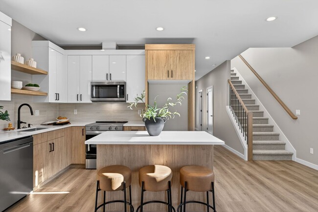 Building Photo - 10905 SE Home Ave