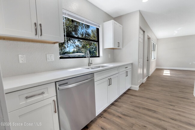 Building Photo - 644 Nida Dr