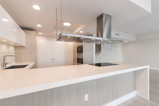 Building Photo - 17111 Biscayne Blvd