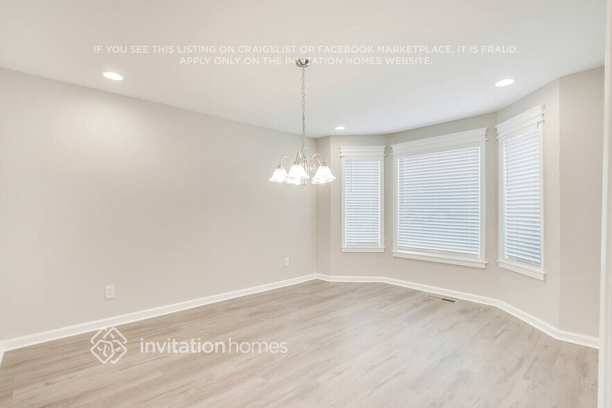 Building Photo - 3770 Churchill Dr SW