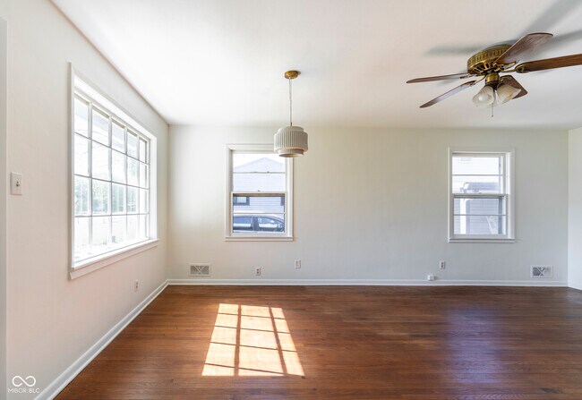 Building Photo - 370 N Bazil Ave