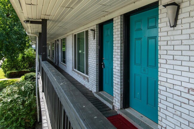 Building Photo - 1685 Alexandria Dr
