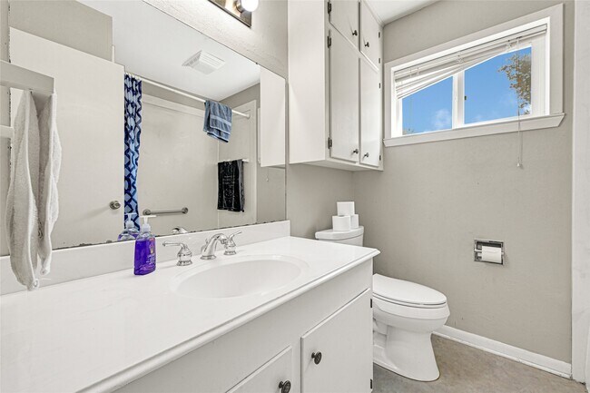 Building Photo - 1109 Frances Dr