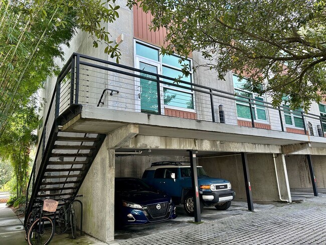 Building Photo - 2 BED | 2.5 BATH | URBAN CONDO | DOWNTOWN ...
