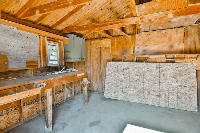 Building Photo - 402 Marquette Rd