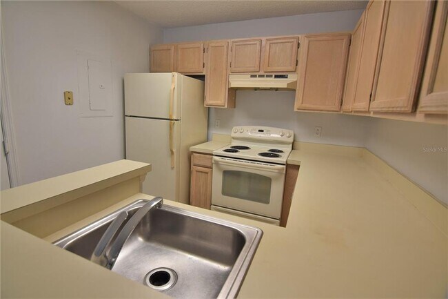 Building Photo - 4021 Crockers Lake Blvd