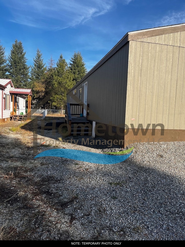Building Photo - 3 Bedroom 2 Bathroom Home with Off-Street ...