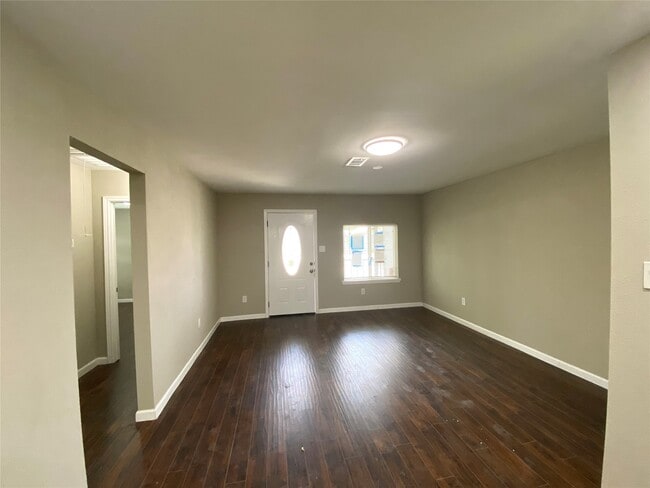 Building Photo - 4411 Buena Vista St