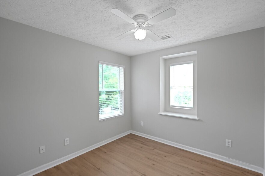Building Photo - 415 Silver Spring St