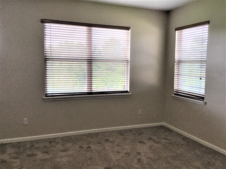 Building Photo - 404 Bayridge Ct
