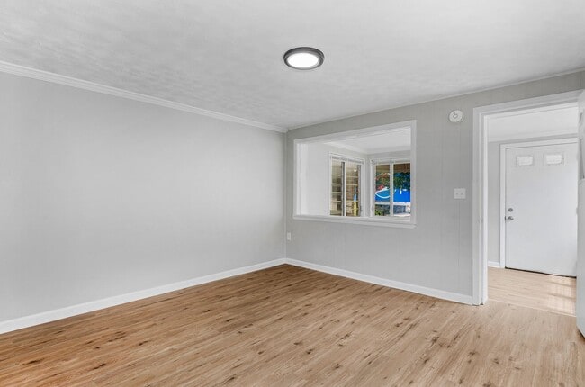 Building Photo - 2 Bed and Den