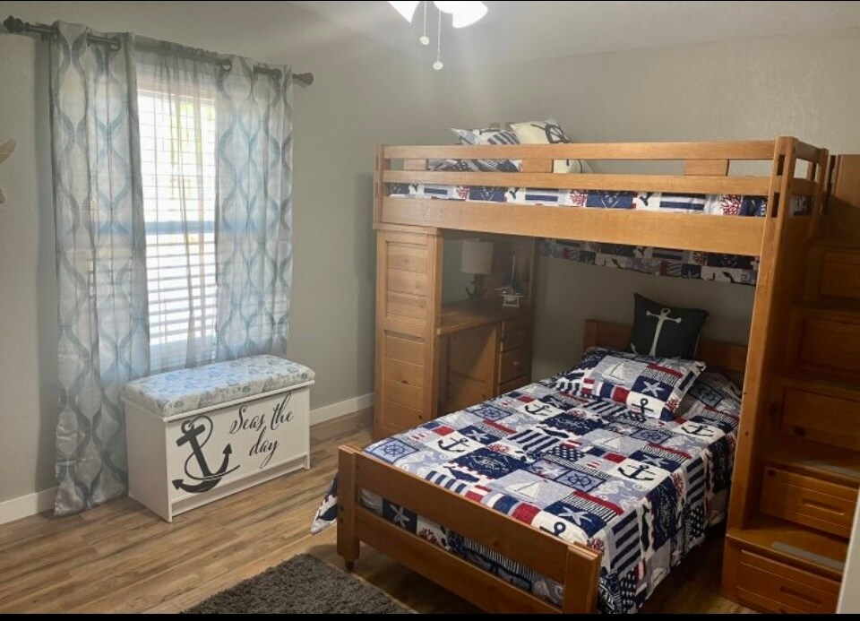 Bedroom #3 with twin bunkbeds - 945 Plantation Rd