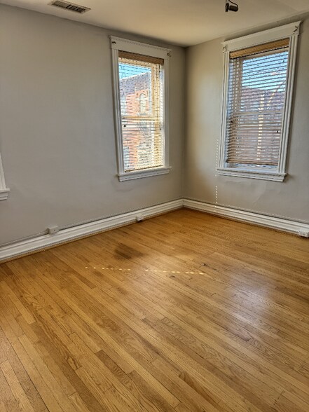 Building Photo - 5145 Shaw Ave