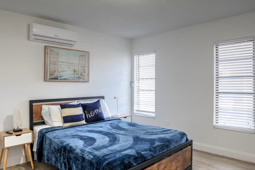 Building Photo - 470 U.S. 41-SI ID1056513P