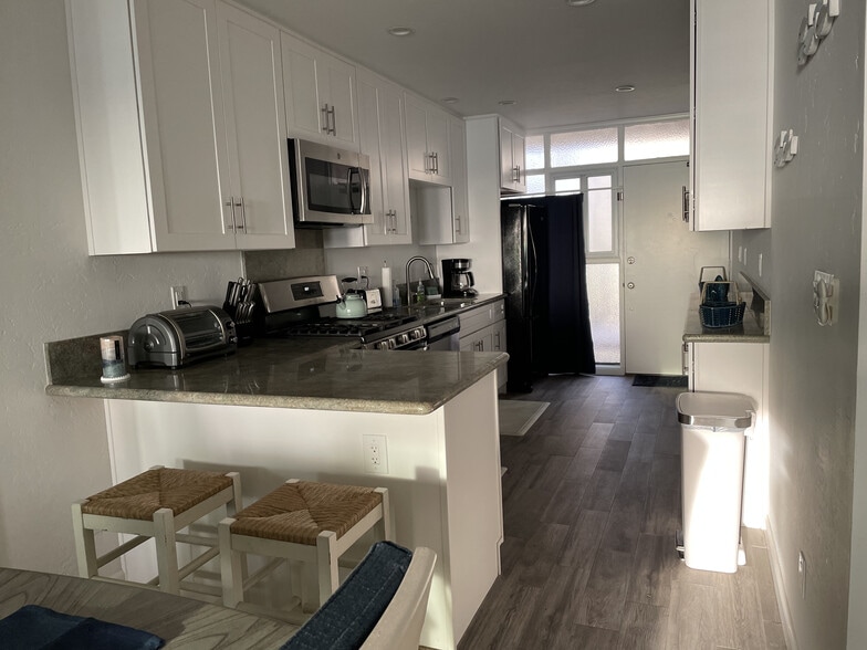 Building Photo - 3755 Ocean Front Walk