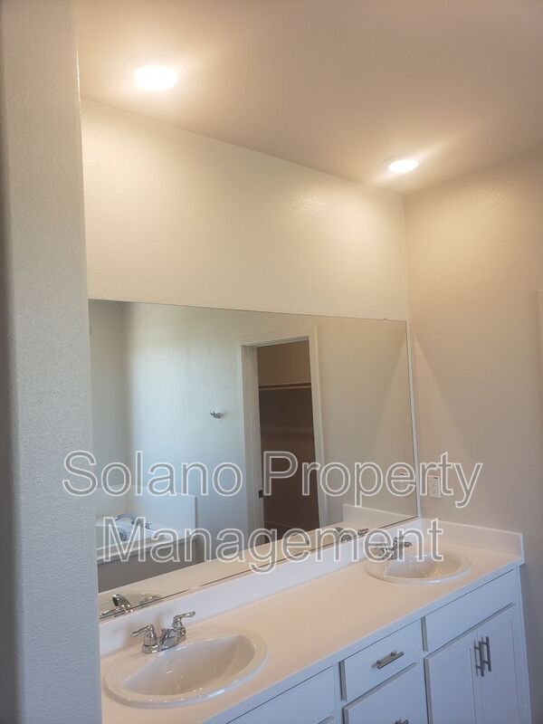 Building Photo - 2940 Sugar Pne St