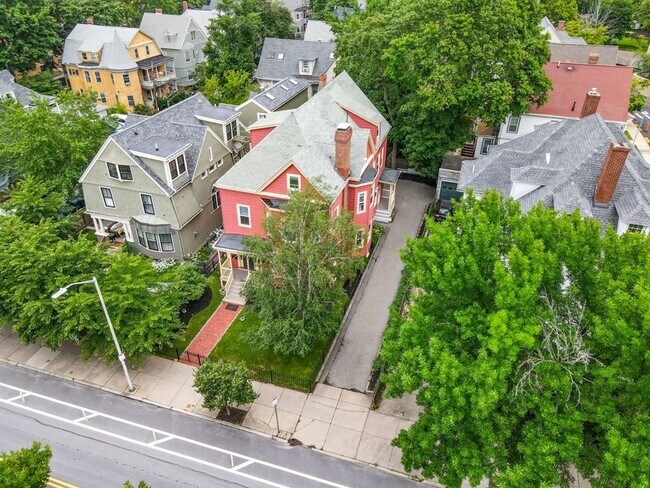 Building Photo - 1529 Cambridge St