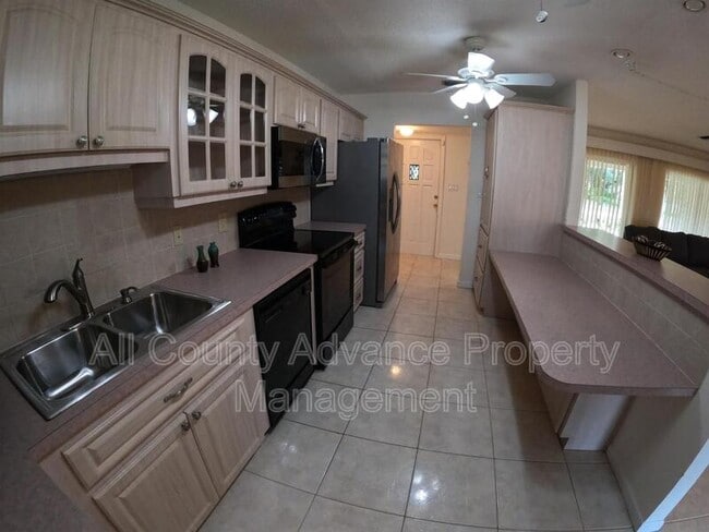 Building Photo - 311 Shore Dr E