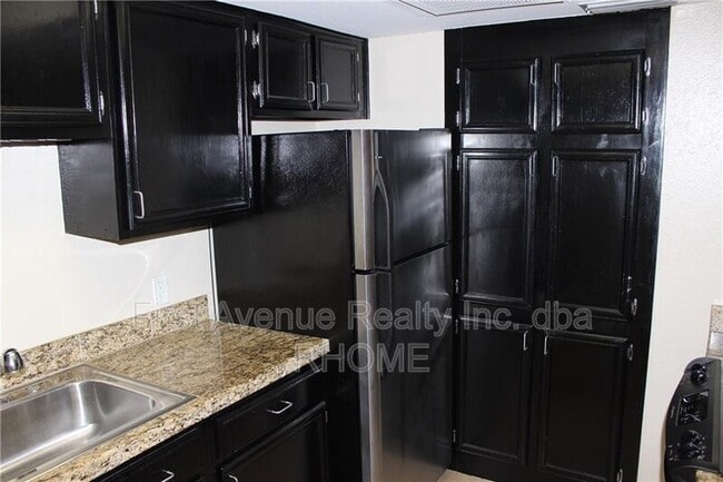 Building Photo - 6482 Bordeaux Ave