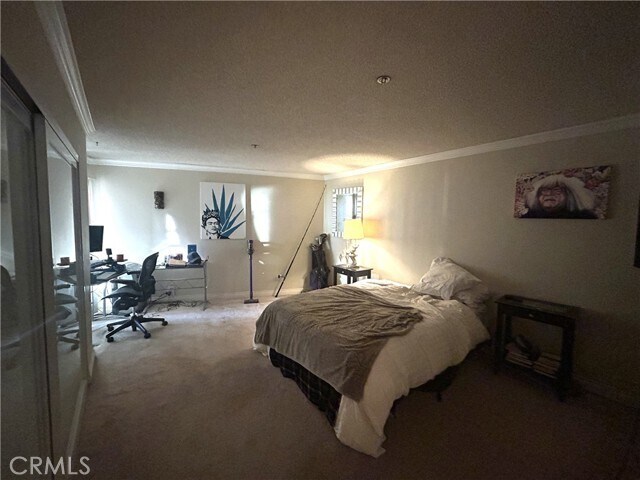 Building Photo - 625 Esplanade