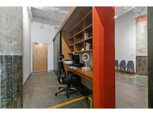 Building Photo - 700 N Washington Ave