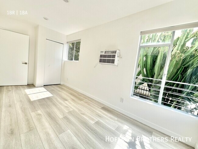 Building Photo - 316 S Mariposa Ave