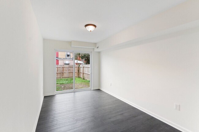 Building Photo - Modern 3BR/2BA Home in Columbia Borough School District w/ Fenced Yard & Central Air!