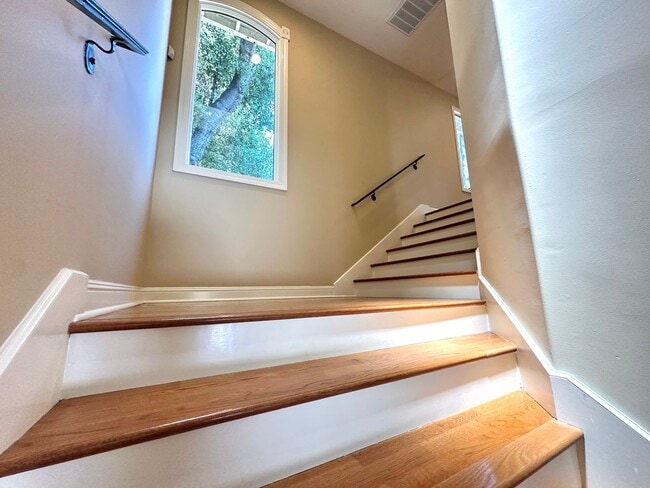 Building Photo - Beautiful 4 Bed 3 Bath Home with Attached ...
