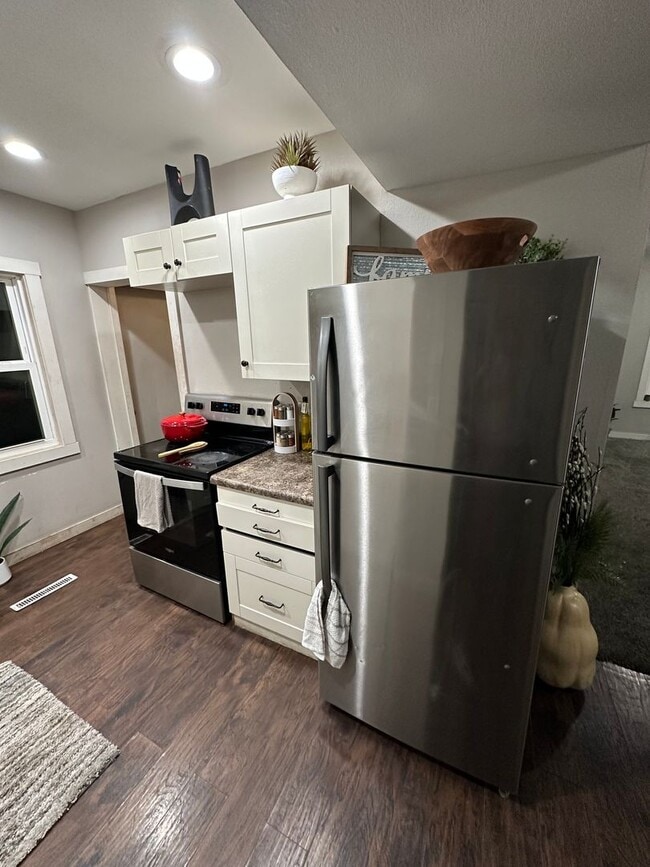 Building Photo - Remodeled 3 bed, 1 bath home for rent.