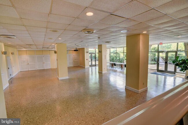 Building Photo - 4201 Cathedral Ave NW