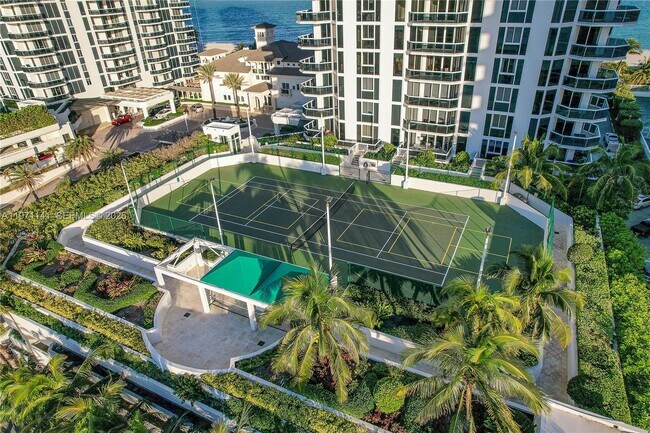 Building Photo - 4775 Collins Ave