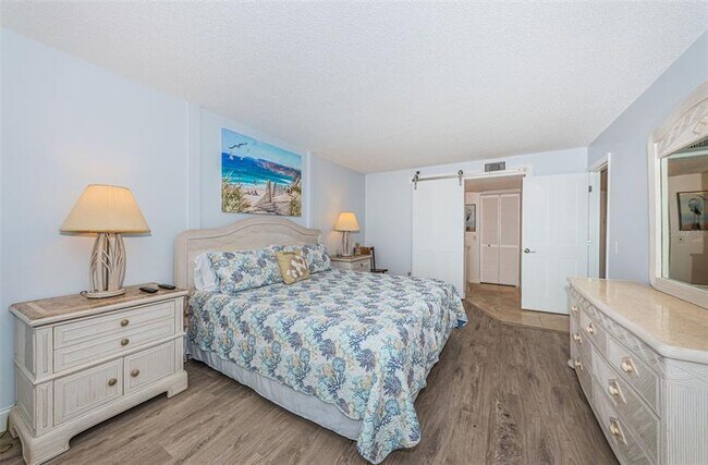 Building Photo - 6322 Palma Del Mar Blvd S