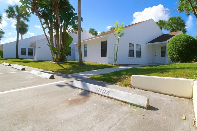 Building Photo - 9198 Roan Ln