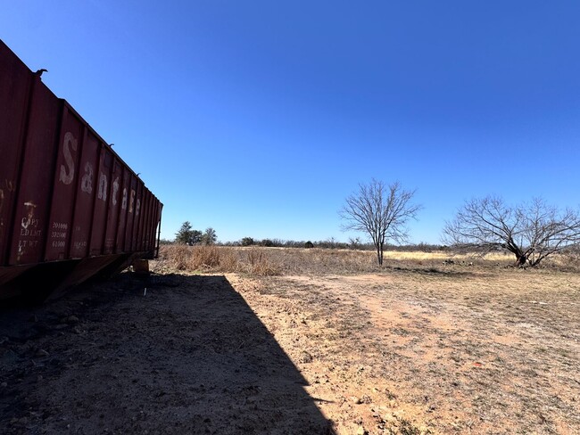 Building Photo - 3/2 on 10 Acres in Bangs