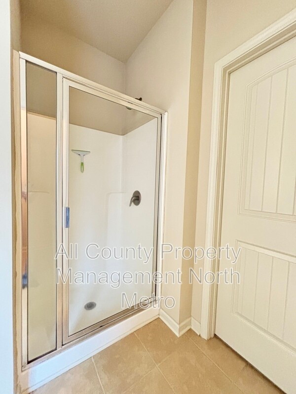Building Photo - 421 Parkstone Dr