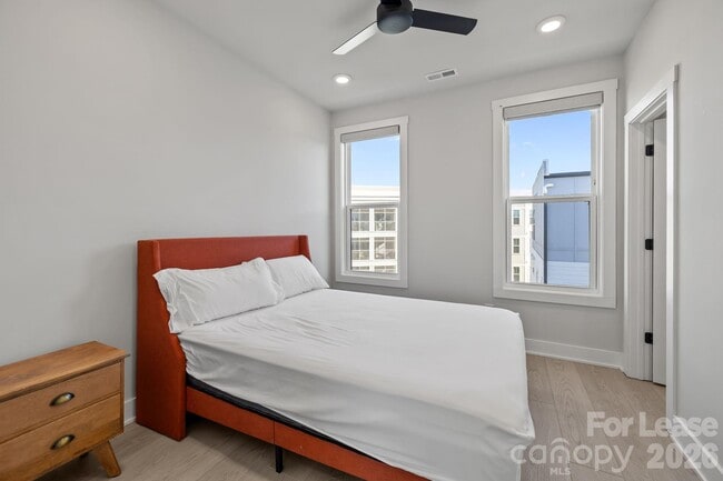 Building Photo - 1925 Dunavant St