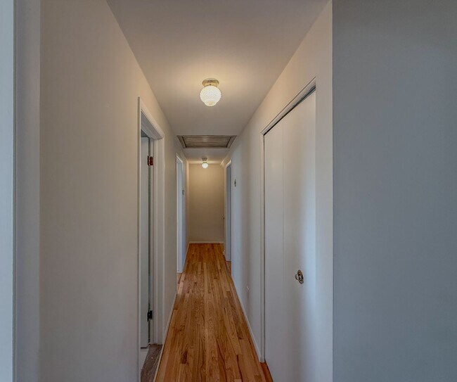 Building Photo - 2710 Pendleton Dr