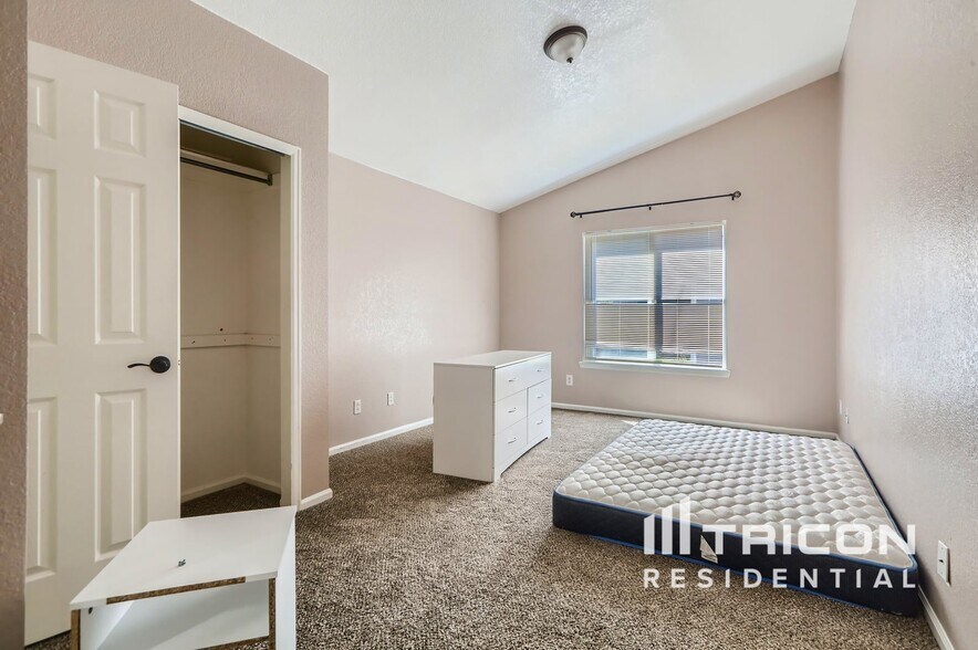 Building Photo - 21898 E Alamo Ln