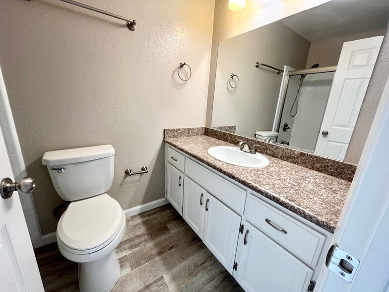 Building Photo - 837 Maria Ln