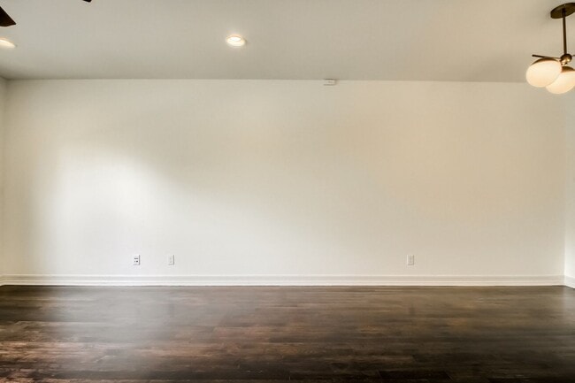 Building Photo - Beautiful 3 bedroom townhome in Central Park (Stapleton) Neighborhood