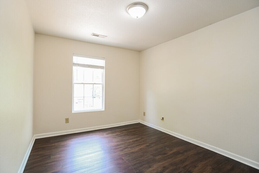 Building Photo - 4532 Stone Mountain Dr